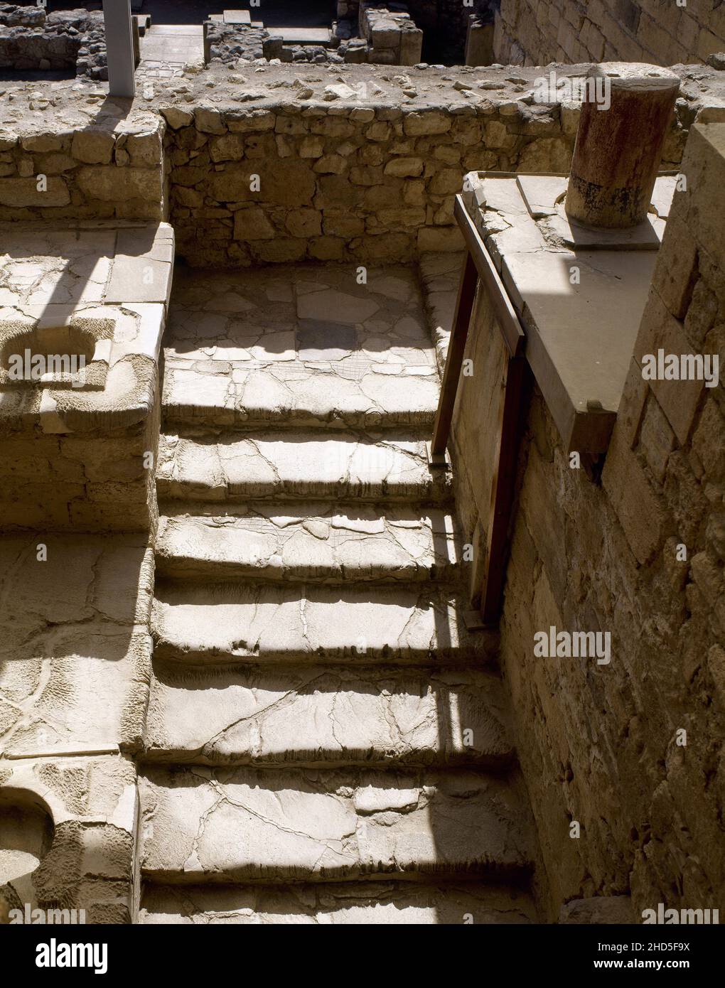 Grecia, Creta. Civiltà minoica. Palazzo di Cnosso (1700-1450 a.C.). Dettaglio architettonico della Grand Staircase. Foto Stock