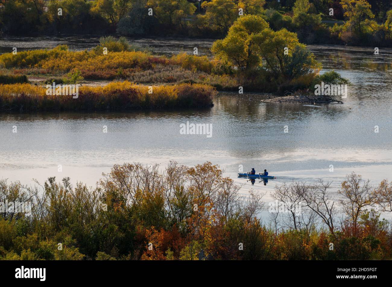 Kayak, torre di gru, ghirlanda di luci e candele, skulling, gufo innevato, corse di kayak Foto Stock