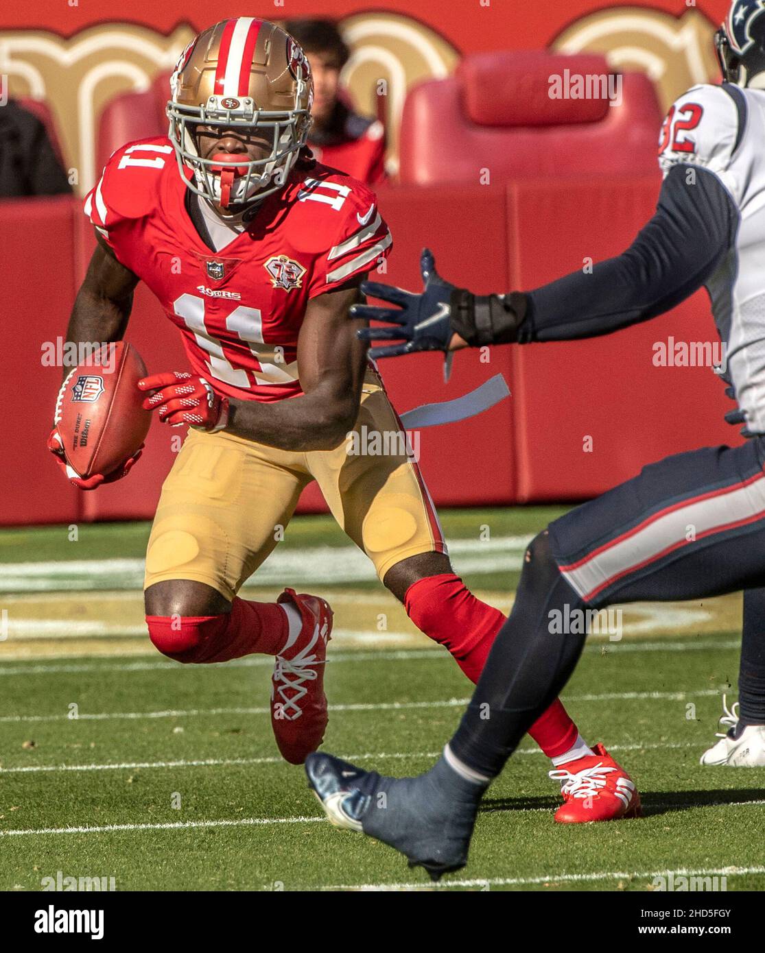 Santa Clara, California, Stati Uniti. 2nd Jan 2022. San Francisco 49ers Wide Receiver Brandon Aiyuk (11) corre con punt la Domenica, 02 gennaio 2022, al Levis Stadium di Santa Clara, California. I 49ers sconfissero i Texani 23-07. (Credit Image: © al Golub/ZUMA Press Wire) Foto Stock