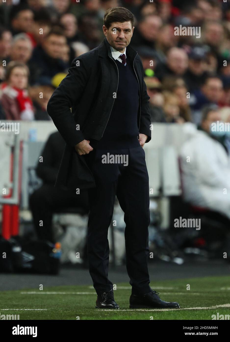 BRENTFORD, INGHILTERRA - GENNAIO 02: Steven Gerrard, allenatore di Aston Villa Head durante la partita della Premier League tra Brentford e Aston Villa al Brentford Community Stadium, il 2 Gennaio 2022 a Brentford, Inghilterra. (Foto di ben Peters/MB Media) Foto Stock