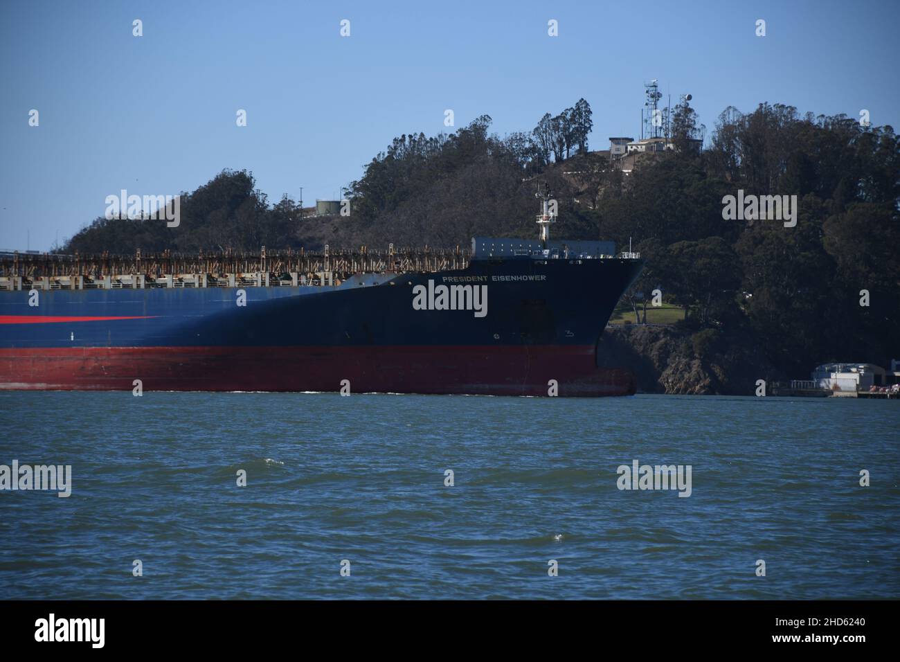 Trasporto commerciale e navi container a San Francisco e San Pablo Bay, California Foto Stock
