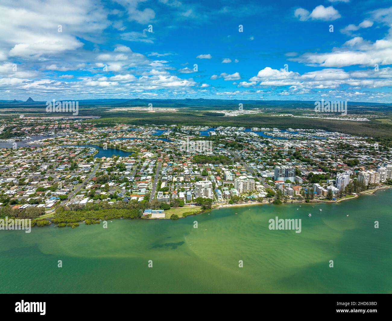 Antenna Golden Beach, scattata dall'isola di Bribie. Queensland, Australia. Foto Stock