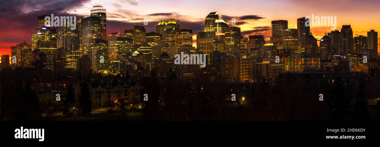 Vista panoramica del centro di Calgary all'alba Foto Stock