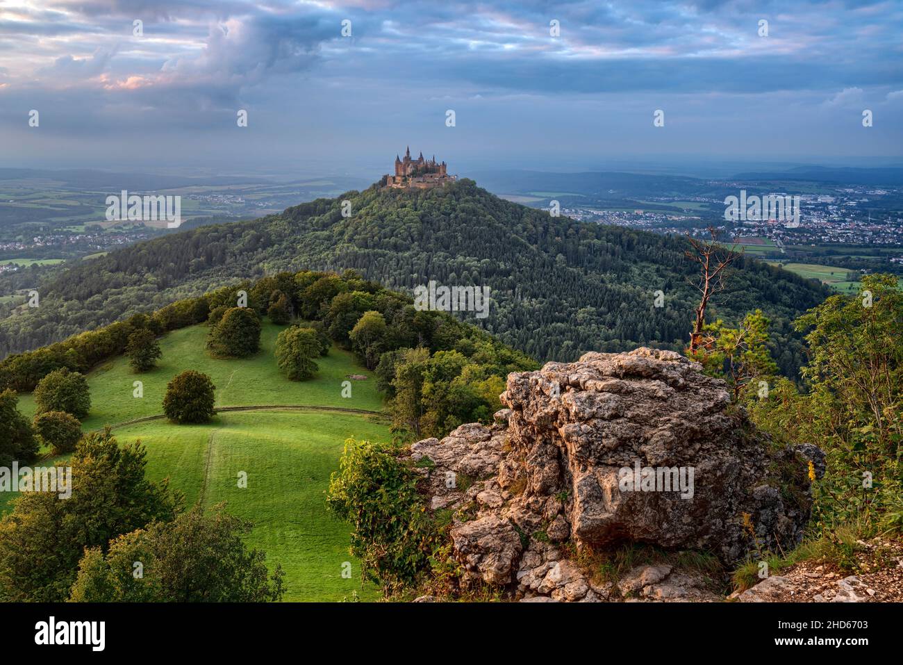 Castello Hohenzollern visto da un luogo chiamato Zeller Horn Foto Stock