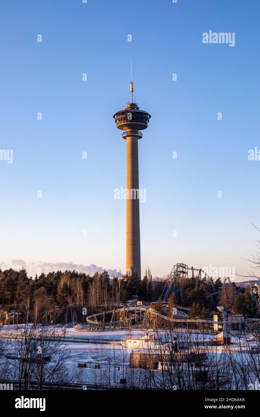 La torre di osservazione di Näsinneula, in una limpida giornata invernale a Tampere, in Finlandia Foto Stock