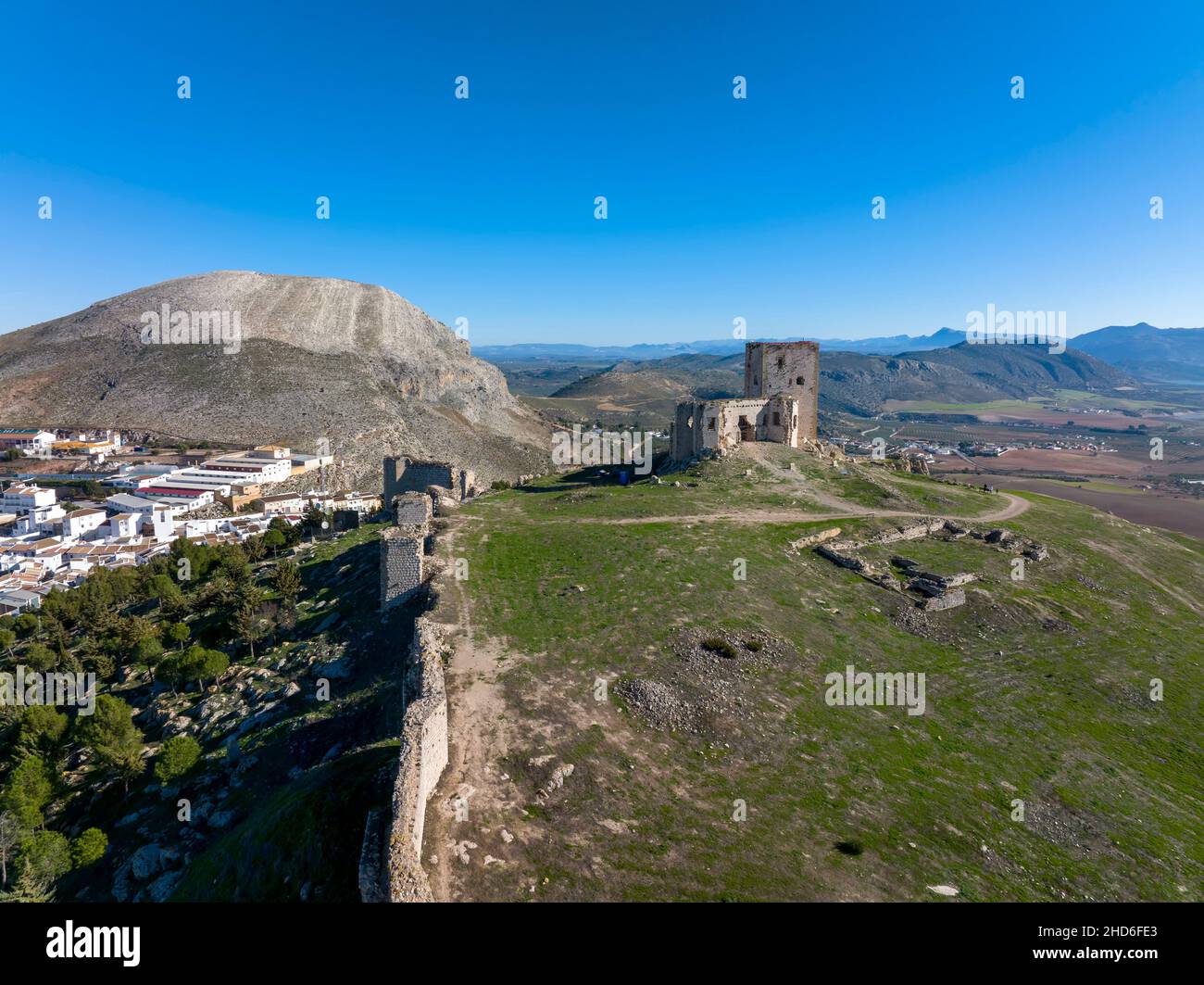 Rovine del castello Almohad della stella nel comune di Teba, provincia di Malaga, Spagna. Foto Stock