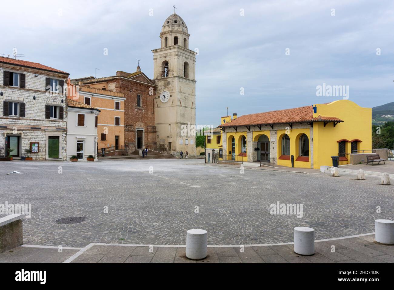 Piazza Piazzale Martino, veduta della Chiesa di San Nicolò di Bari, Sirolo, Marche, Italia, Europa Foto Stock