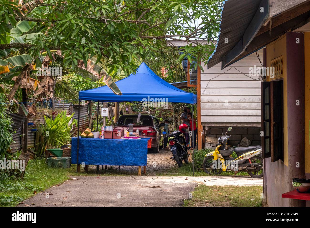 Un piccolo stallo di falegname a Kampung Sematan, Sarawak, Malesia orientale, Borneo Foto Stock