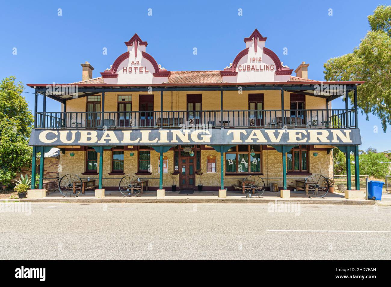 Il rustico e iconico Cuballing Tavern, un pub nella cittadina di campagna Wheatbelt di Cuballing, Australia Occidentale, Australia Foto Stock