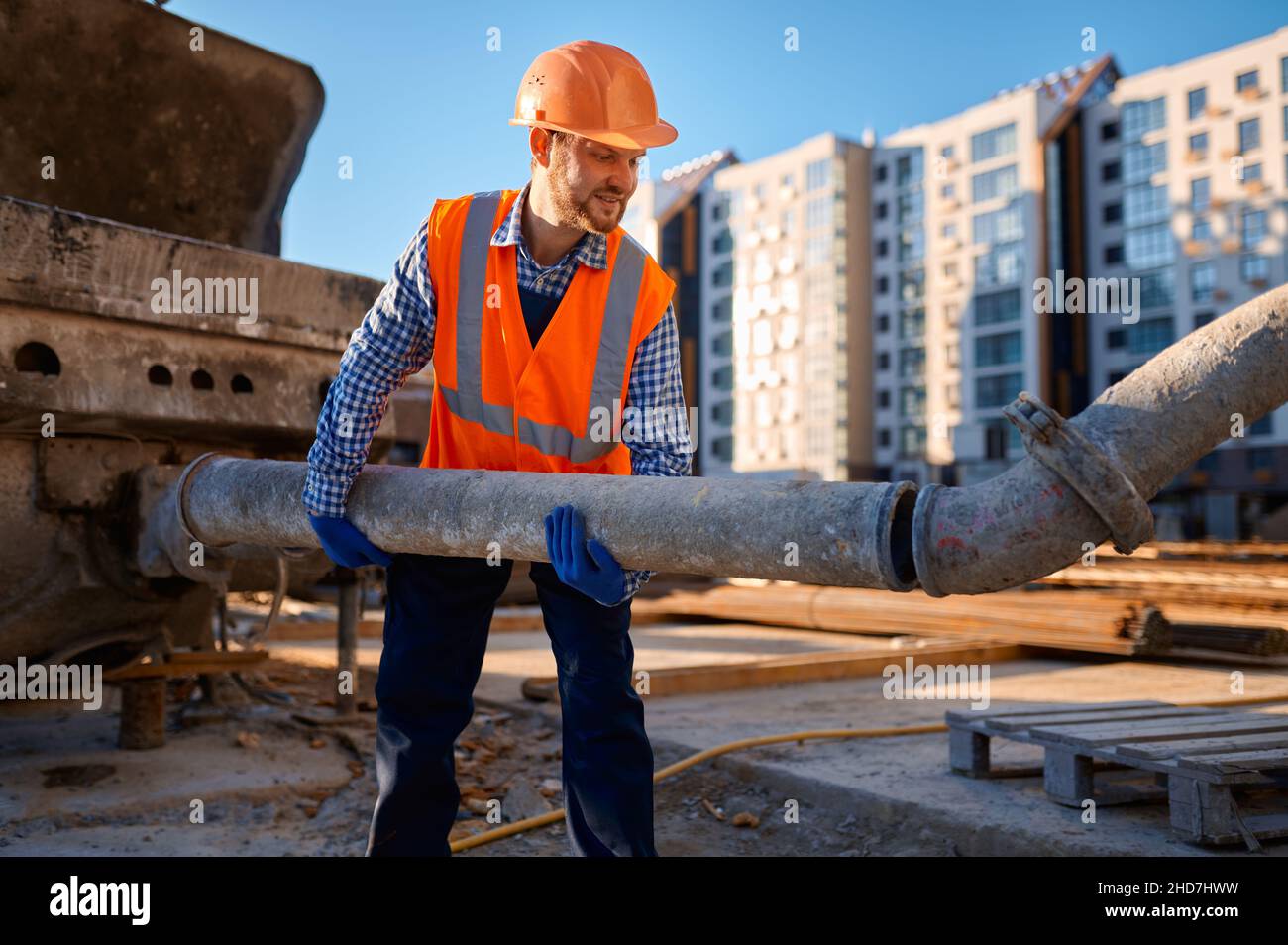 Tubo di collegamento maschio per lavoratori edili in loco Foto Stock