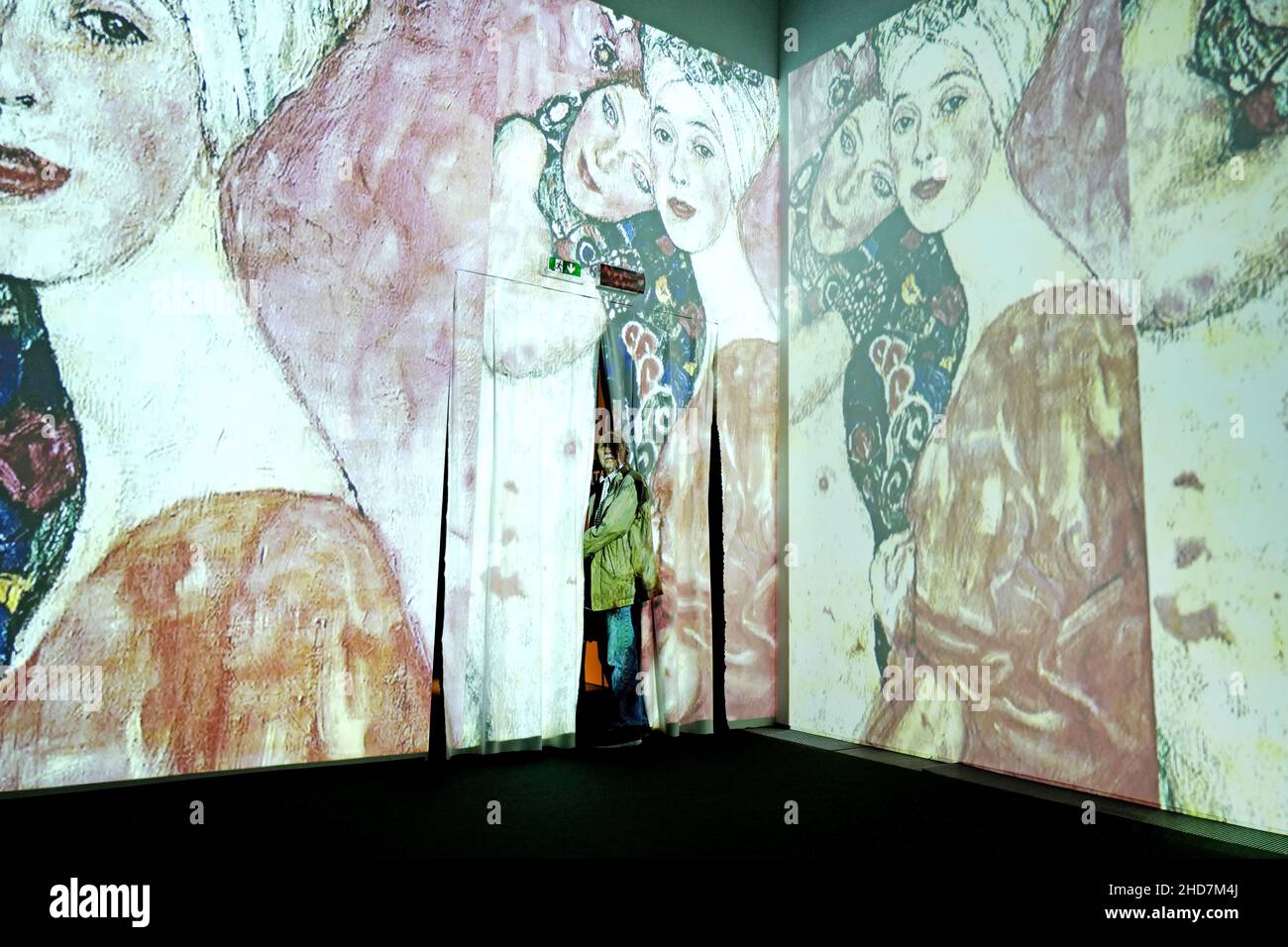 Klimt Experience, mostra d'arte multimediale del famoso pittore austriaco, a Milano. Foto Stock