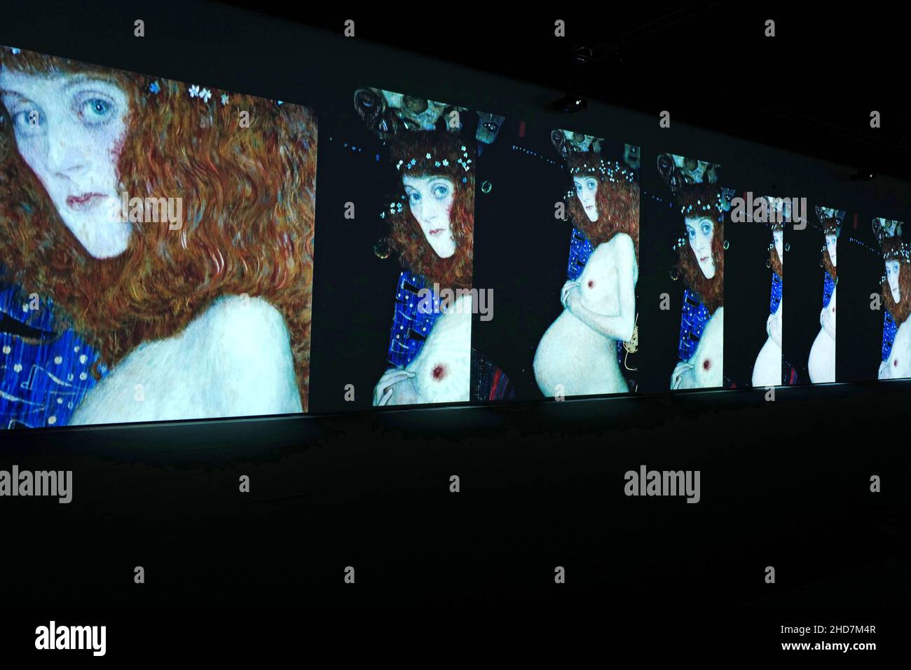 Klimt Experience, mostra d'arte multimediale del famoso pittore austriaco, a Milano. Foto Stock