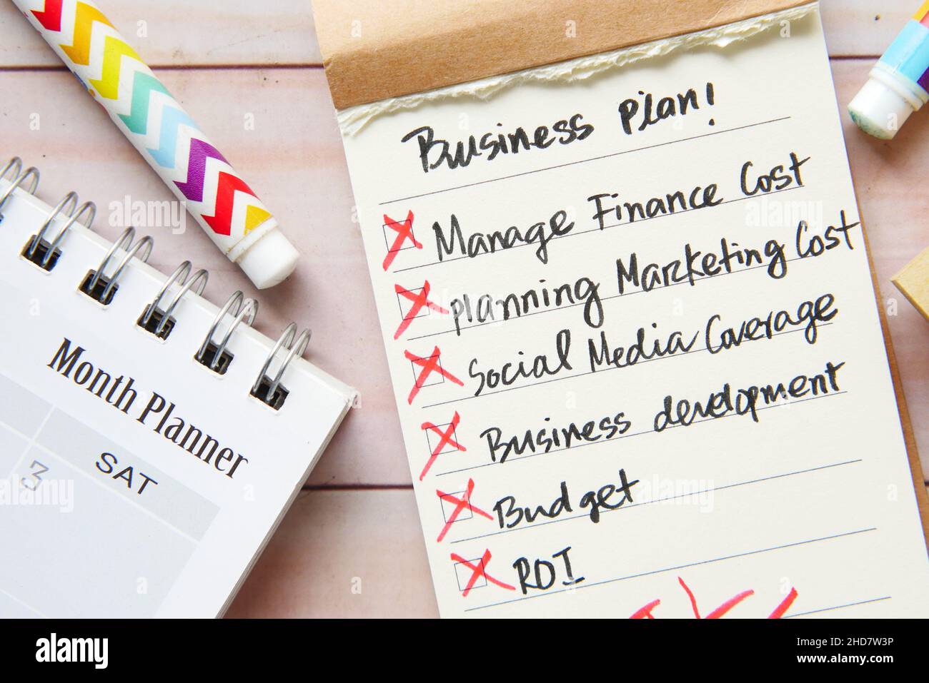 croce rossa disegnata a mano sul blocco note Foto Stock