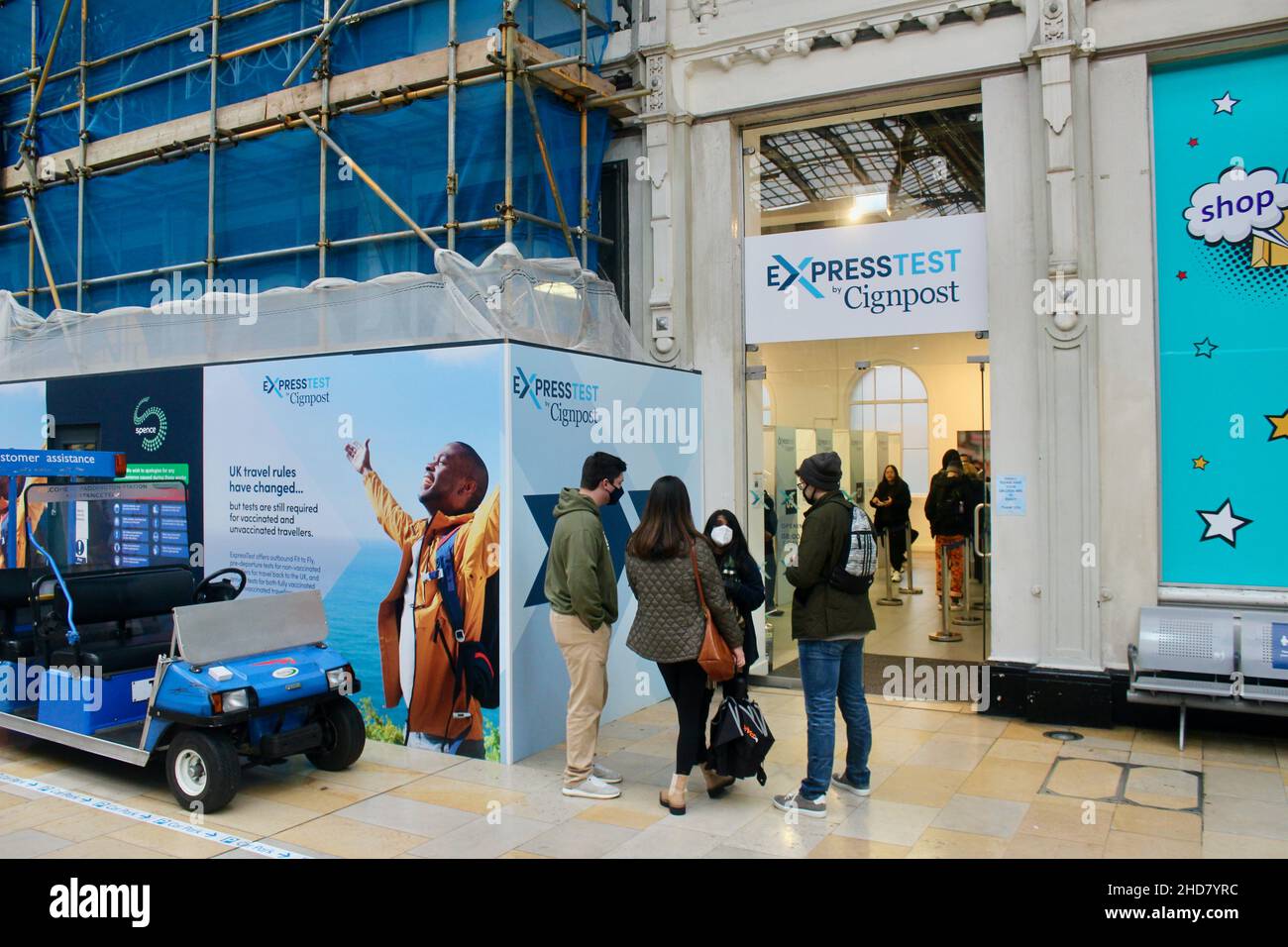 express by cignpost covid testing site at paddington station london england uk Foto Stock