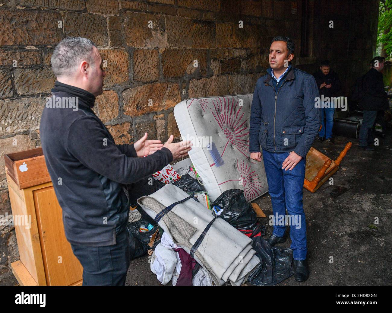 Nella foto: ANAS Sarwar incontra il convocazione GMB Chris Mitchell. Il leader laburista scozzese Anas Sarwar ha incontrato gli addetti alla pulizia dell'Unione GMB, che sono in conflitto con il governo scozzese e che sono previsti per colpire durante il prossimo vertice sul clima della città del COP26. , (c) Dave Johnston Foto Stock