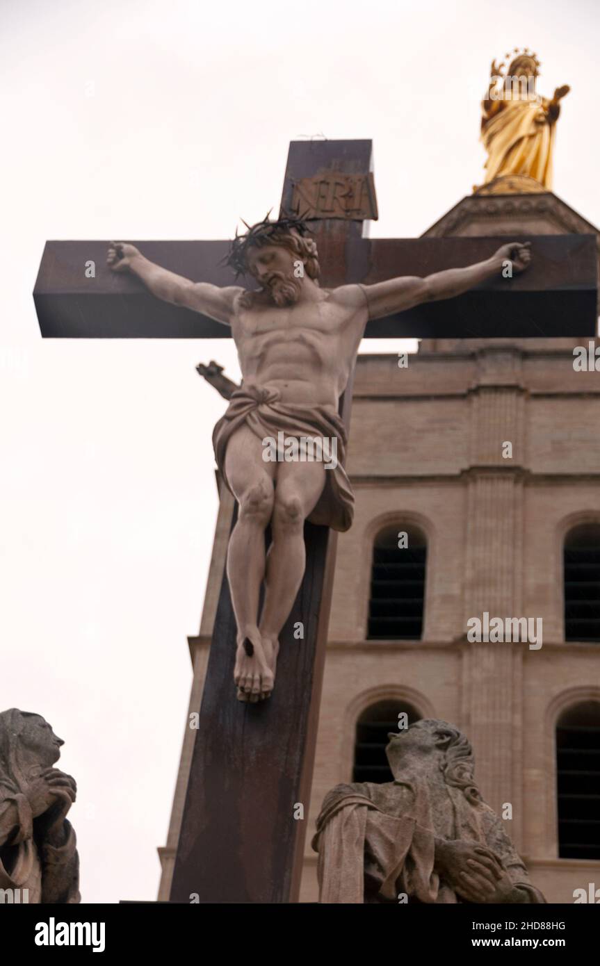 Notre Dame des Dons ad Avignone con il suo statuario ispiratore e la storia papale nel sud-est della Francia. Foto Stock
