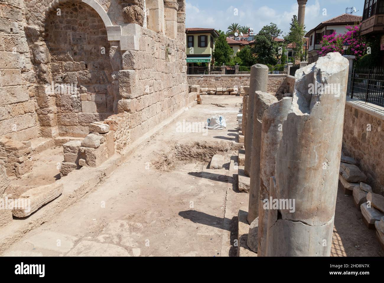 Antalya, turchia - 09. 01. 21: Rovine di un antico edificio in Turchia, pietre antiche della città storica scavata della città vecchia. Foto Stock