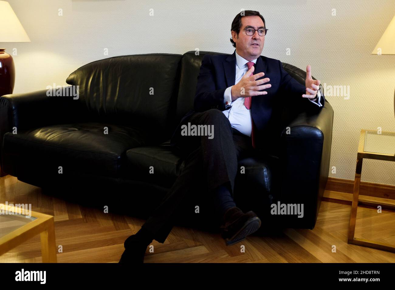 Antonio Garamendi, Presidente del CEOE, la Confederazione spagnola delle organizzazioni dei datori di lavoro, durante un'intervista alla sua sede a Madrid. Foto Stock