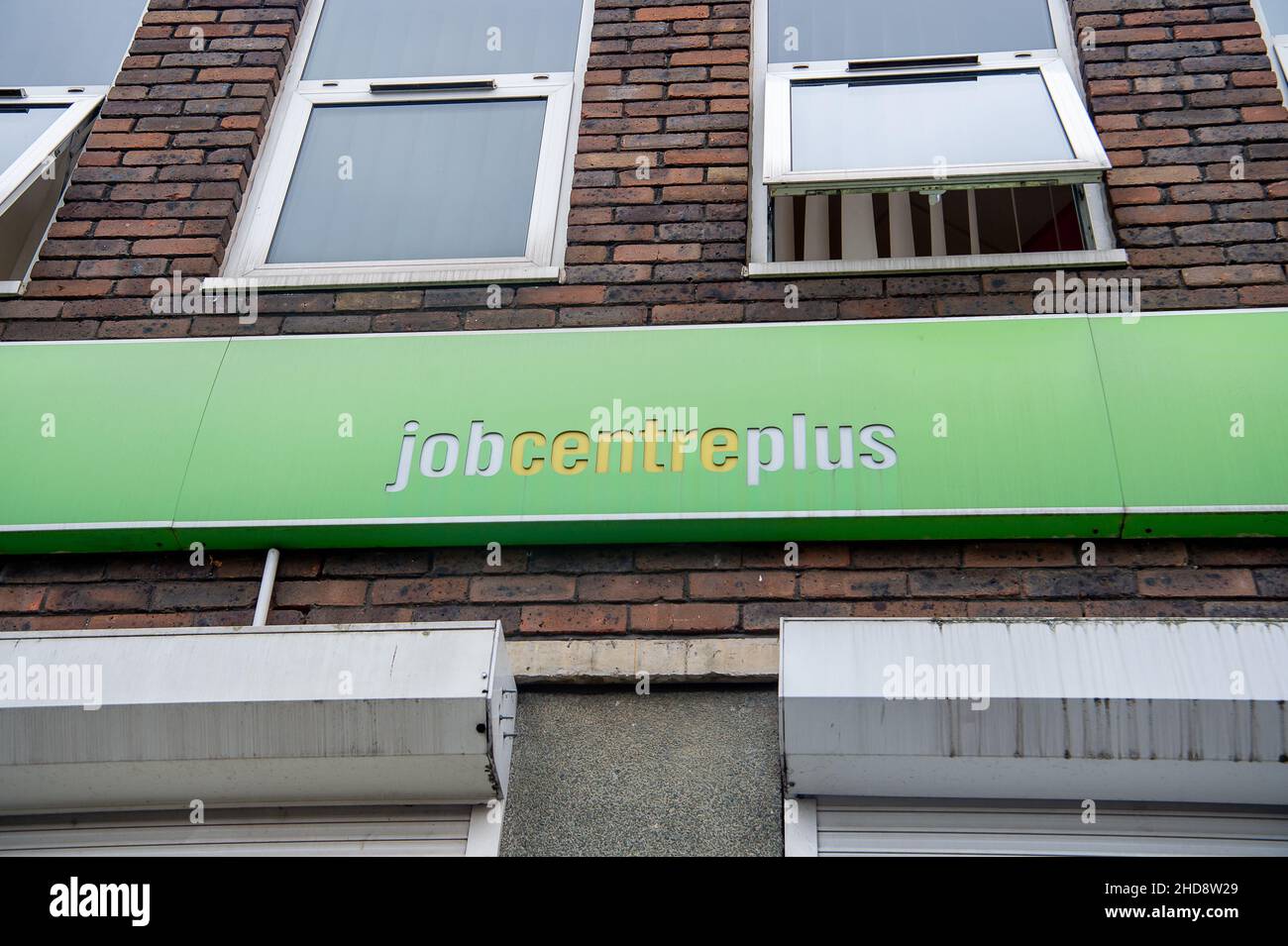 Slough, Berkshire, Regno Unito. 30th dicembre 2021. Il Job Center Plus in Slough. Molti lavoratori autonomi rimangono ancora senza lavoro a causa del Covid-19 Pandemic. Credit: Maureen McLean/Alamy Foto Stock