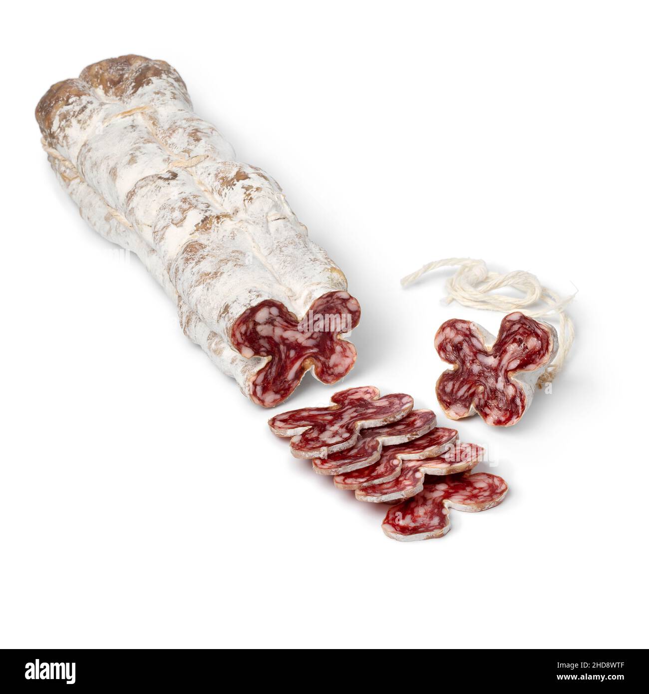 Salsiccia secca francese a fette, saucisson sec, isolata su sfondo bianco Foto Stock