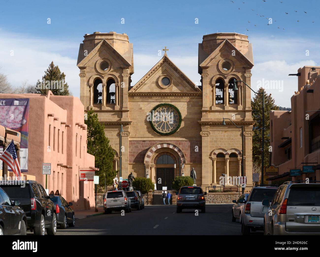 Il punto di riferimento della Basilica Cattedrale di San Francesco d'Assisi a Santa Fe, New Mexico. Foto Stock