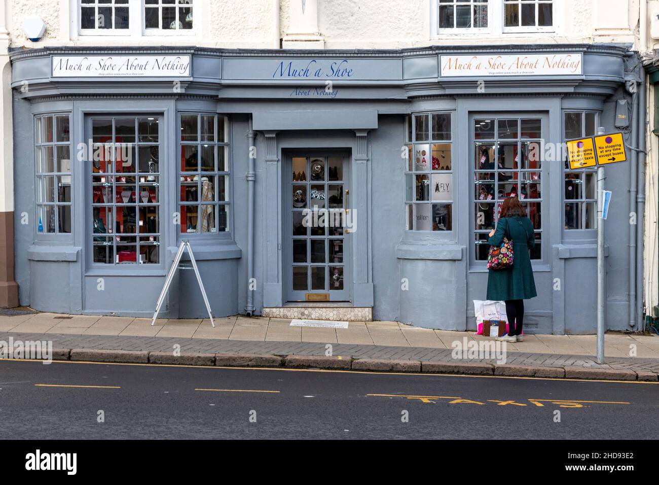 La facciata di molto una scarpa su niente negozio a Stratford-upon-Avon Foto Stock