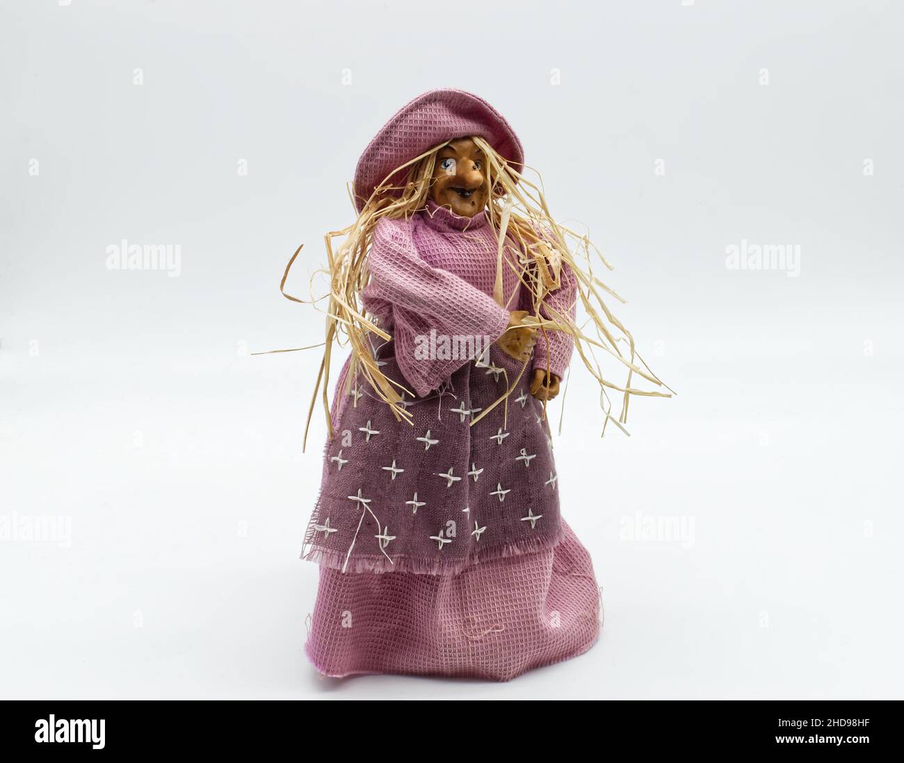 Il Befana con capelli paglierino gialli. Costume da strega tradizionale per il giorno dell'Epifania Italiana. Foto Stock