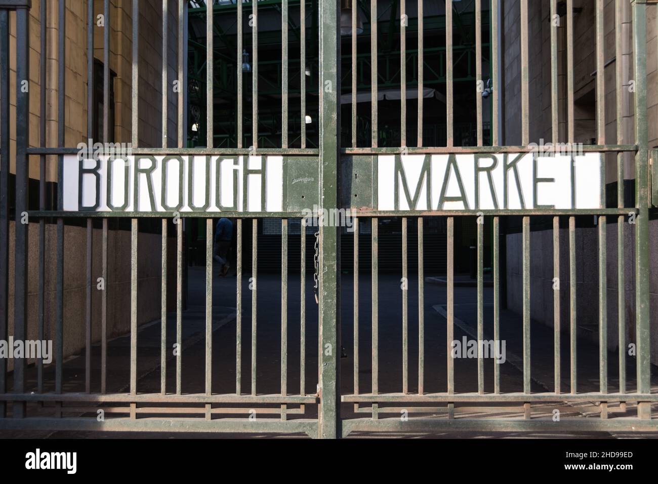 Segnaletica alle porte del Borough Market, Southwark, Londra, Inghilterra, Regno Unito Foto Stock