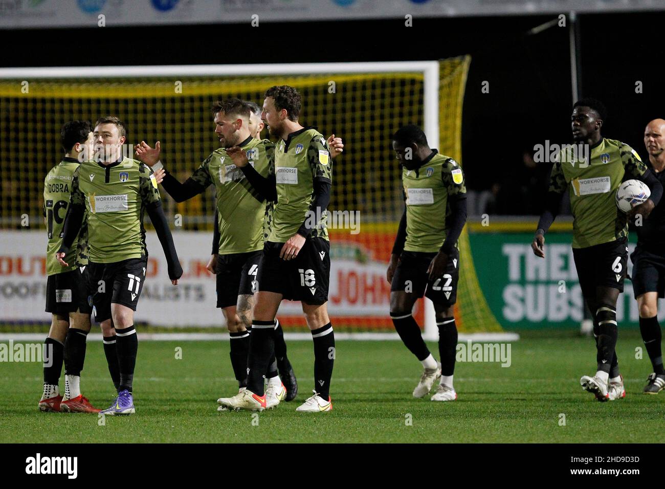 Sutton, Regno Unito. 04th Jan 2022. GOAL: Tom Eastman di Colchester United lo rende 1-1 uring the EFL Papa JohnÕs Trophy match tra Sutton United e Colchester United a Gander Green Lane, Sutton, Inghilterra il 4 gennaio 2022. Foto di Carlton Myrie. Solo per uso editoriale, licenza richiesta per uso commerciale. Nessun utilizzo nelle scommesse, nei giochi o nelle pubblicazioni di un singolo club/campionato/giocatore. Credit: UK Sports Pics Ltd/Alamy Live News Foto Stock