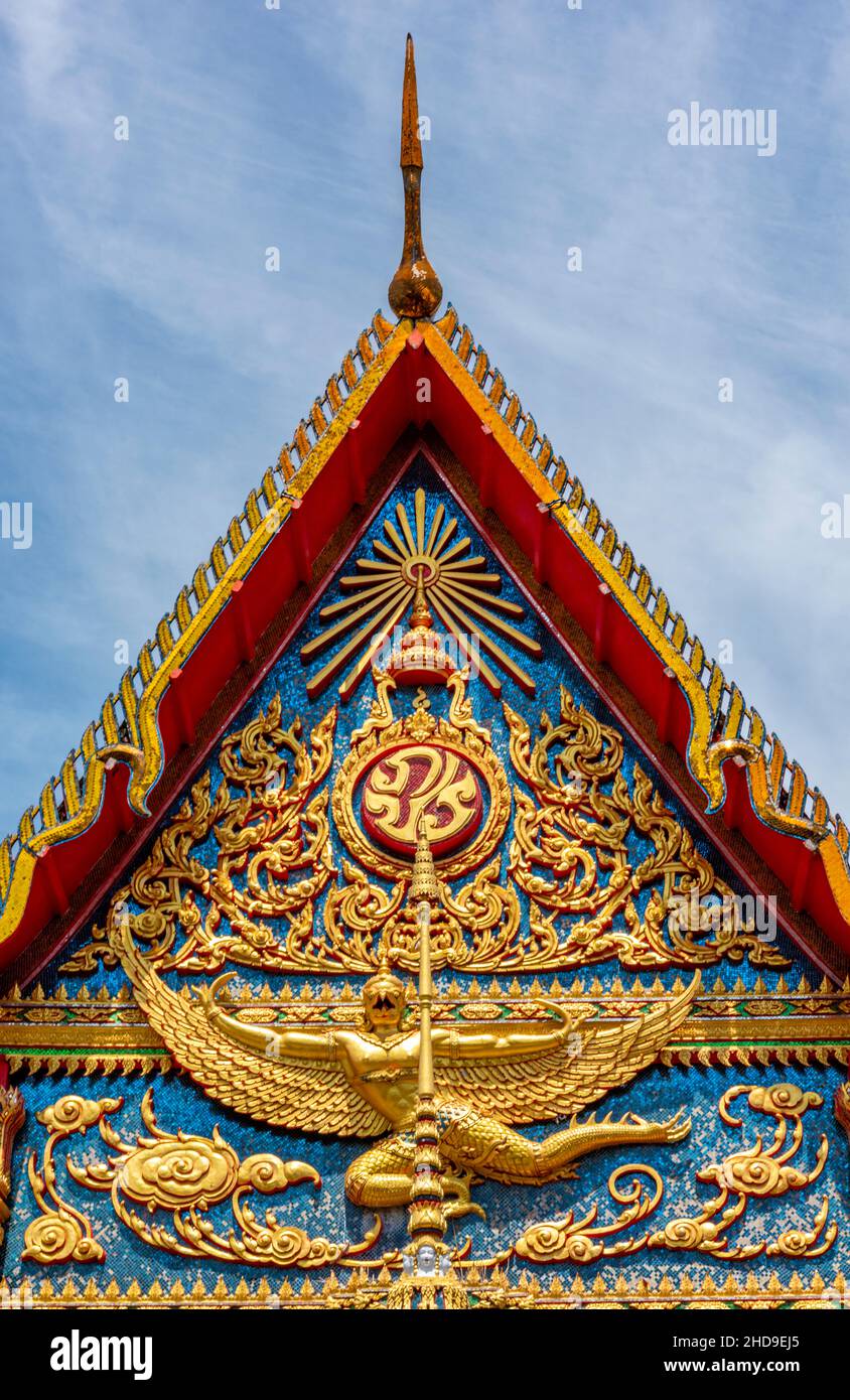 tempio religioso buddista ornato sull'isola di phuket in thailandia. struttura religiosa e attrazione turistica per visitare phuket. Foto Stock