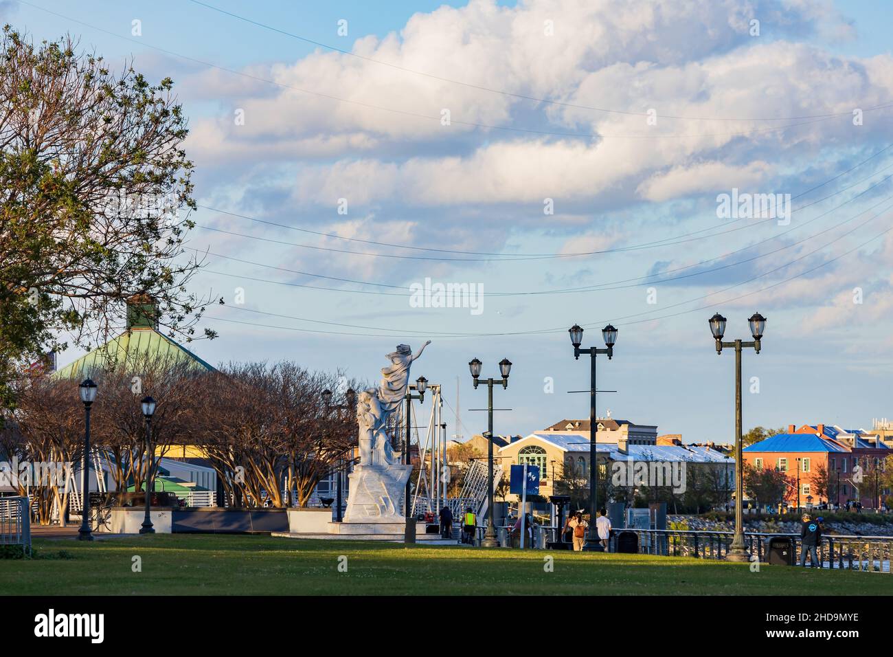 Louisiana, DEC 24 2021 - Vista soleggiato del Monumento all'immigrato Foto Stock