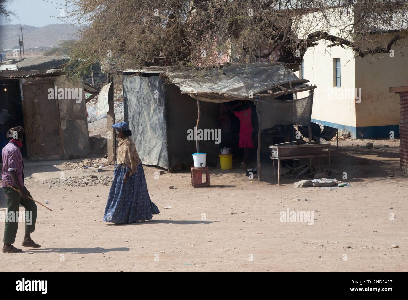 Bellissimo scatto di una routine quotidiana a Kunene, Namibia Foto Stock