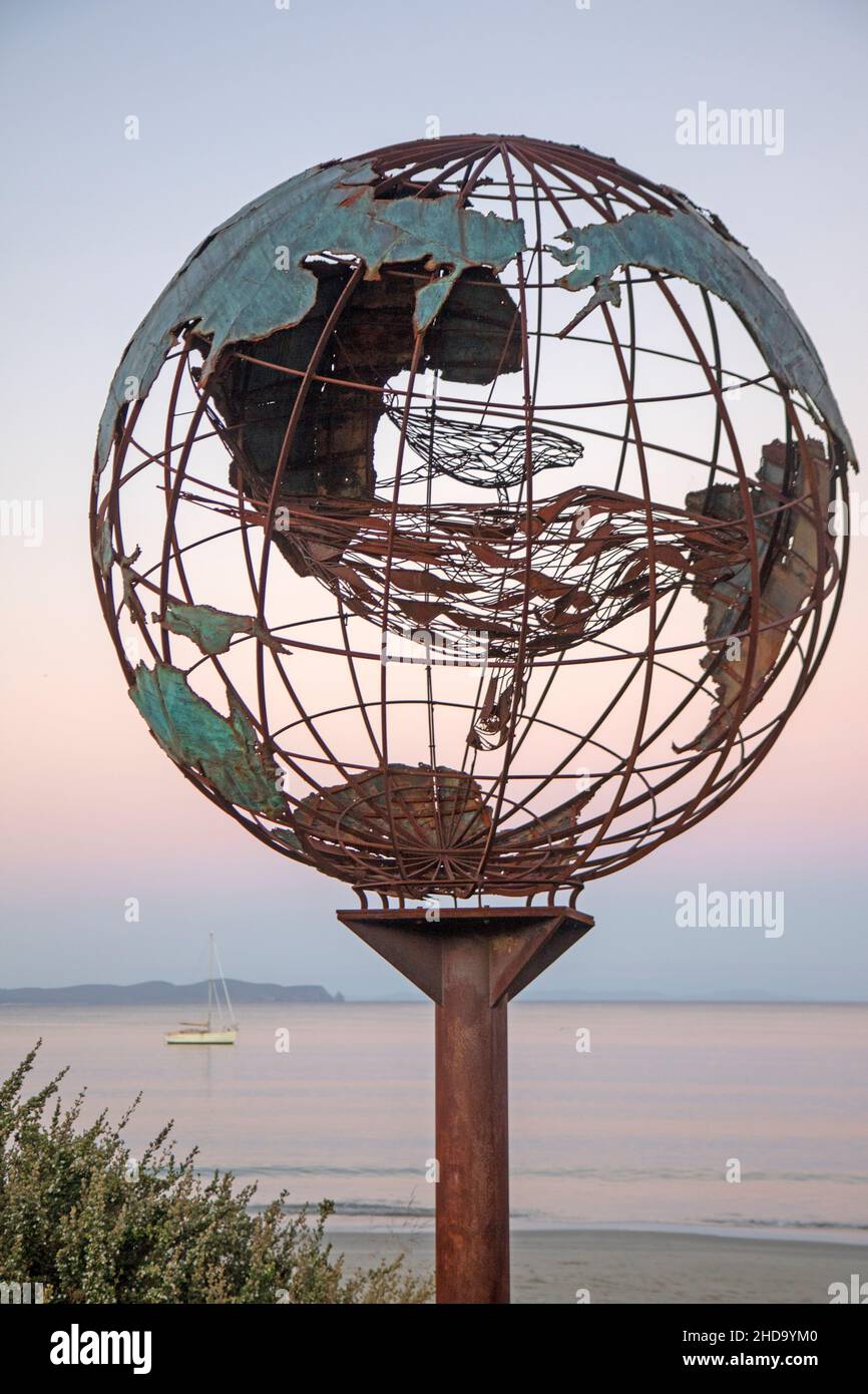 Globo sulla spiaggia a Adventure Bay, Bruny Island Foto Stock