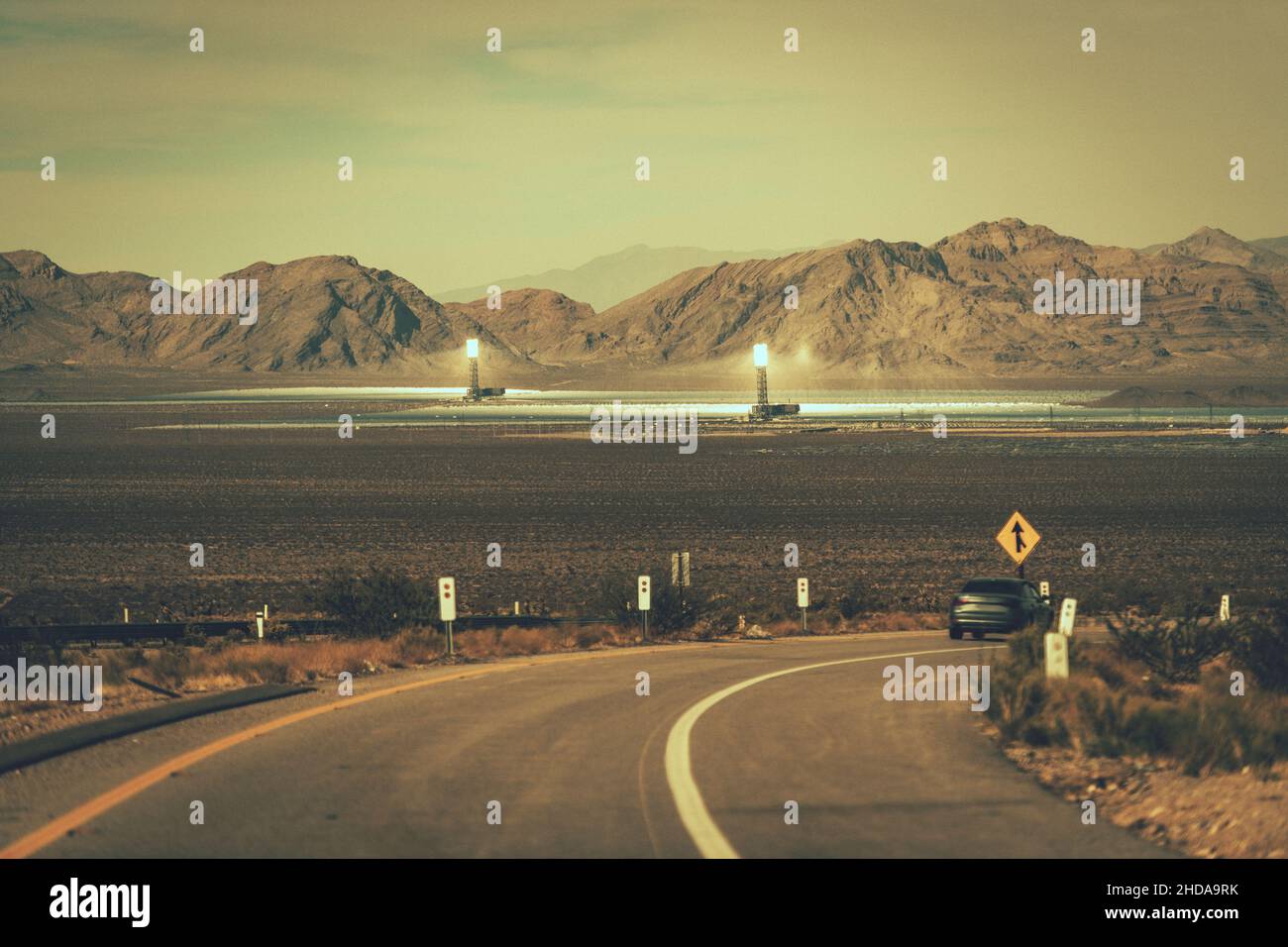 Il sistema di generazione solare elettrico di Ivanpah impianto termico solare concentrato nel deserto di Mojave vicino a Prom e Las Vegas Nevada, Stati Uniti di Am Foto Stock