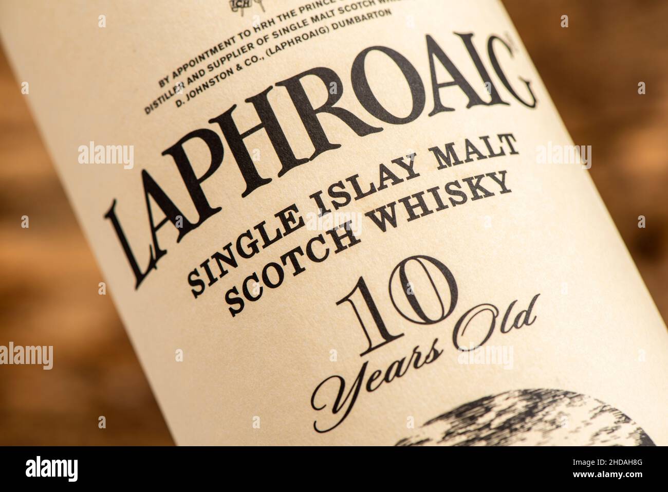 EDIMBURGO, SCOZIA - 04 GENNAIO 2022: Scatola di Laphroaig single Islay Malt scotch whisky Foto Stock