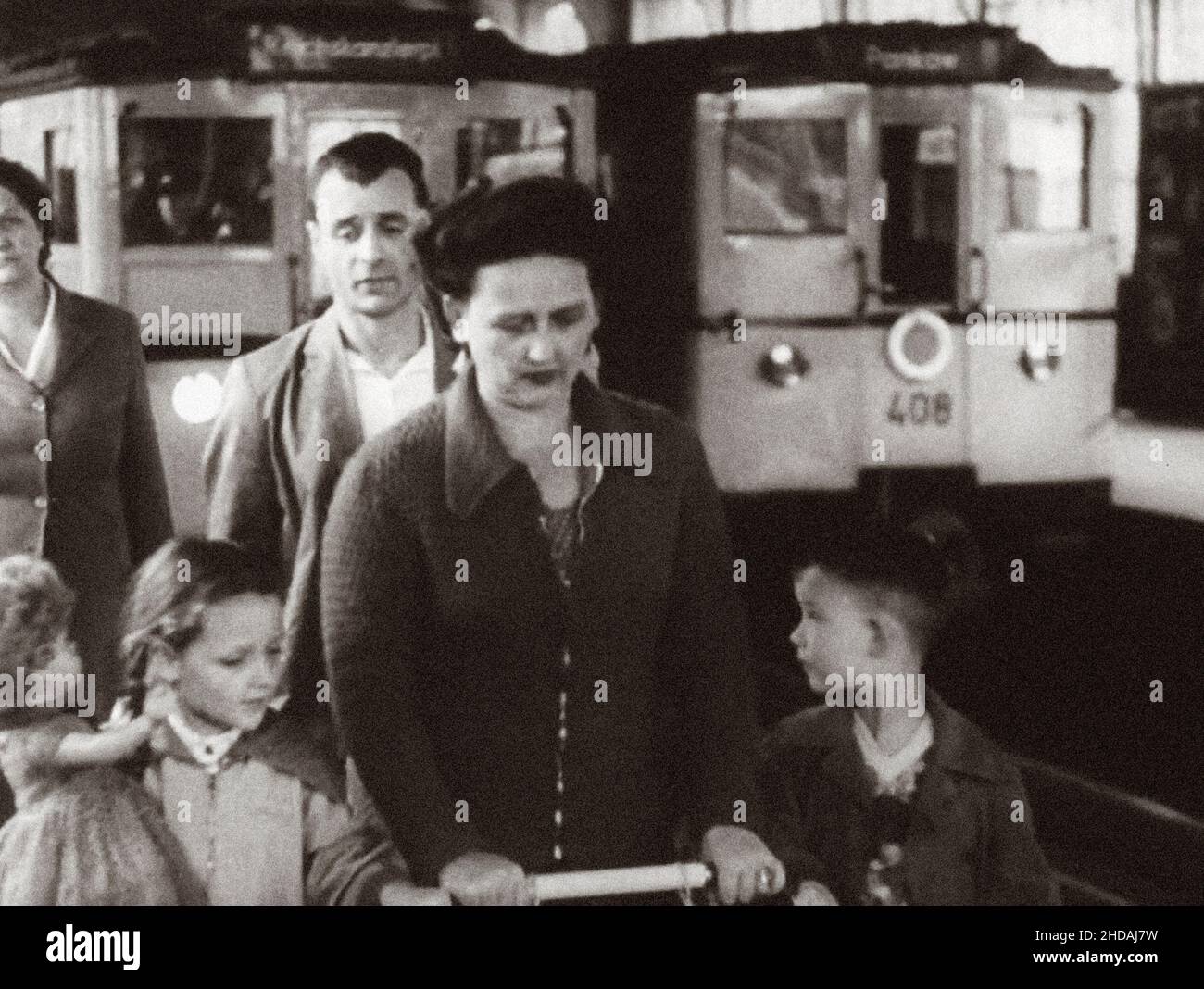 Berlino crisi del 1961. Serie di foto d'archivio raffigura il divieto di viaggio agosto 1961 tra Berlino Est e Ovest e mostra la costruzione di barricate t Foto Stock