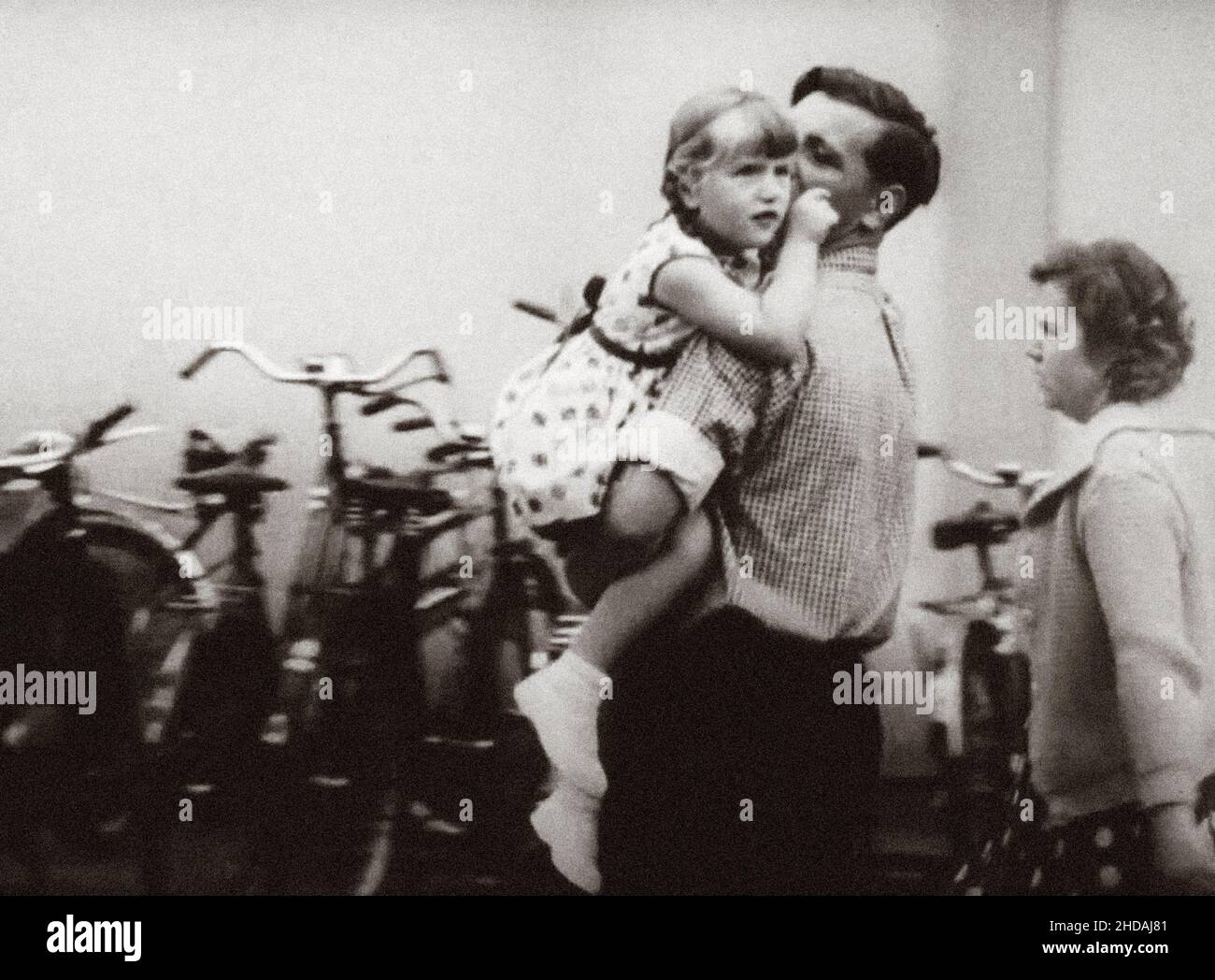 Serie di foto d'archivio raffigura il divieto di viaggio dell'agosto 1961 tra Berlino Est e Ovest e mostra la costruzione di barricate che sarebbe alla fine Foto Stock