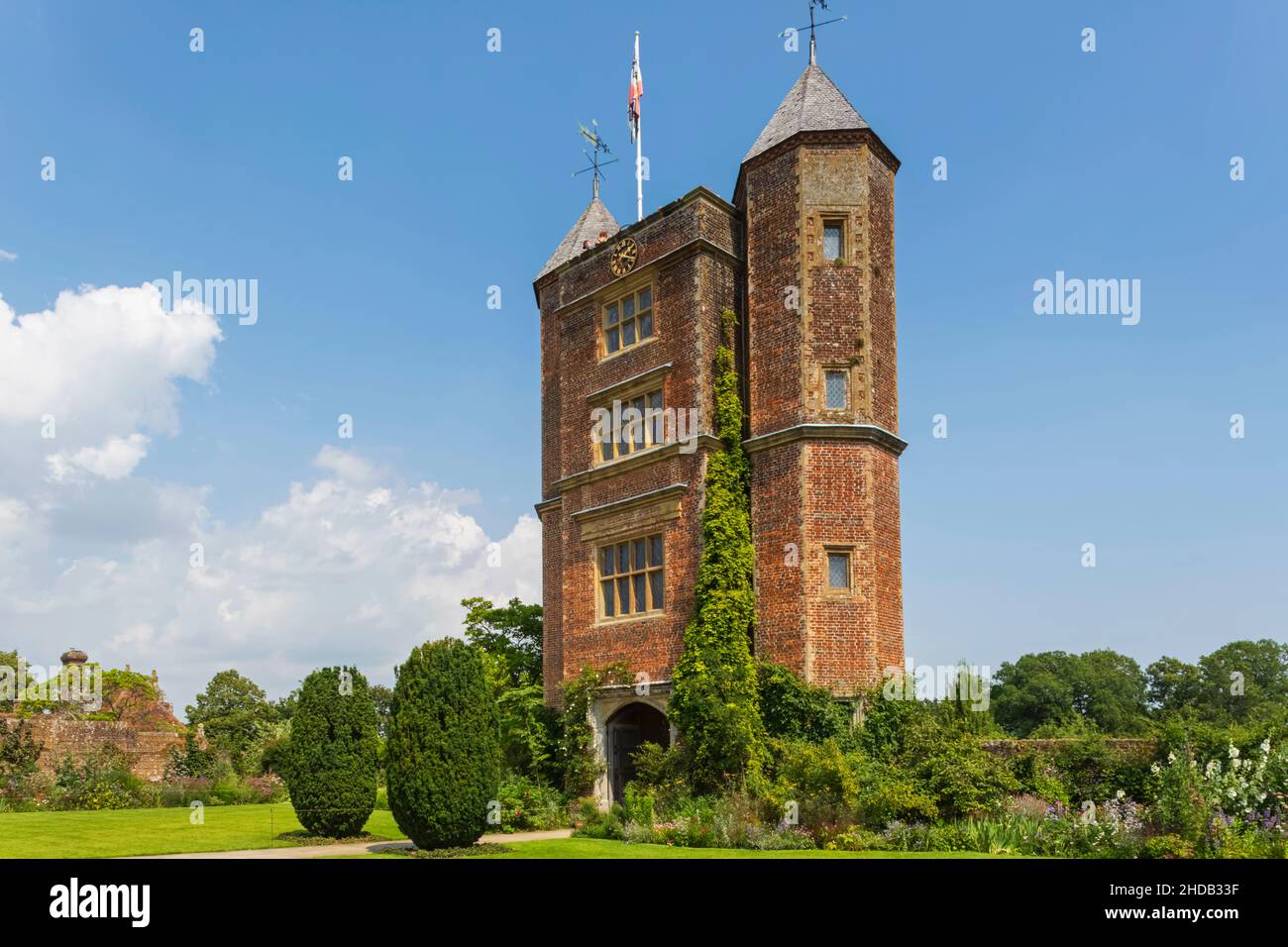 Inghilterra, Kent, Cranbrook, Castello di Sissinghurst, Giardini e Torre del Castello Foto Stock