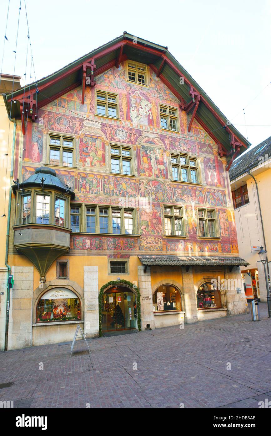 Haus zum Ritter, notevole edificio di Sciaffusa. Cantone di Sciaffusa, Svizzera. Sito patrimonio svizzero di rilevanza nazionale. Gli affreschi su Foto Stock