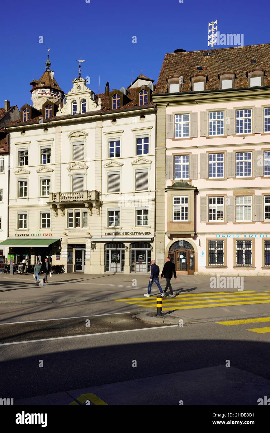 Edifici in via Unterstadt nella città vecchia di Schaffhausen. Cantone di Sciaffusa, Svizzera. Foto Stock