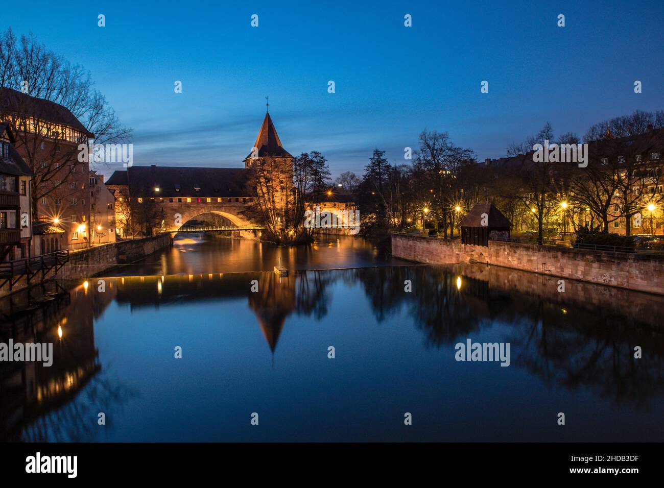 Blue ora a fiume di Norimberga Foto Stock