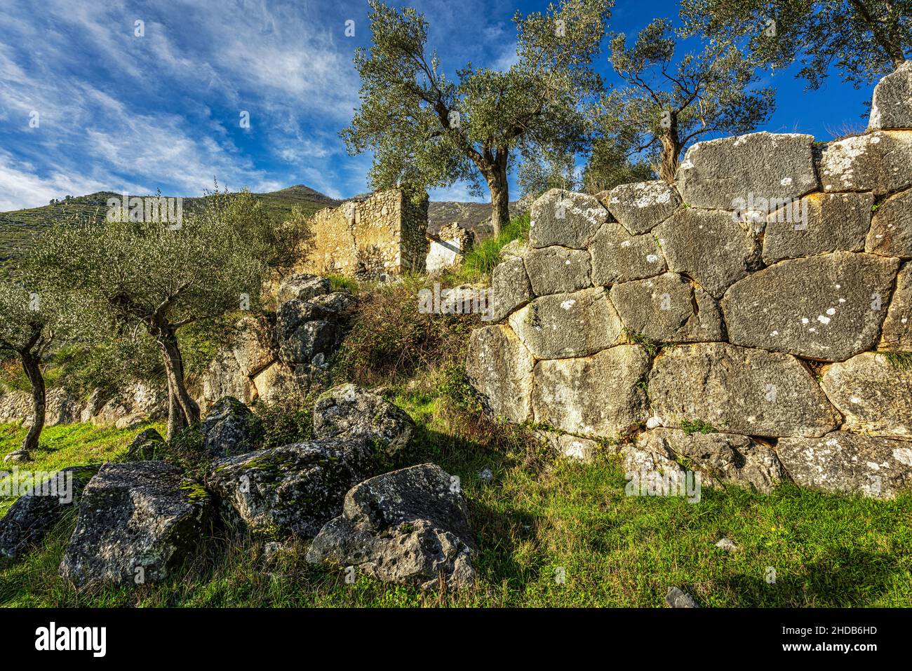 Mura megalitiche o ciclopiche del Parco dell'Olivo di Venafro. Venafro, Provincia di Isernia, Molise, Italia, Europa Foto Stock