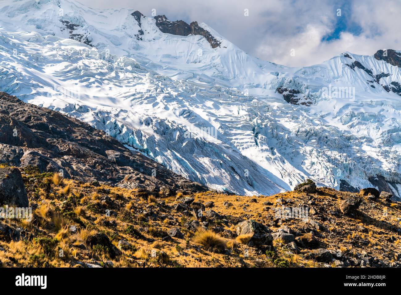 Ghiacciaio della catena montuosa di Huaytapallana a Huancayo, in Perù Foto Stock