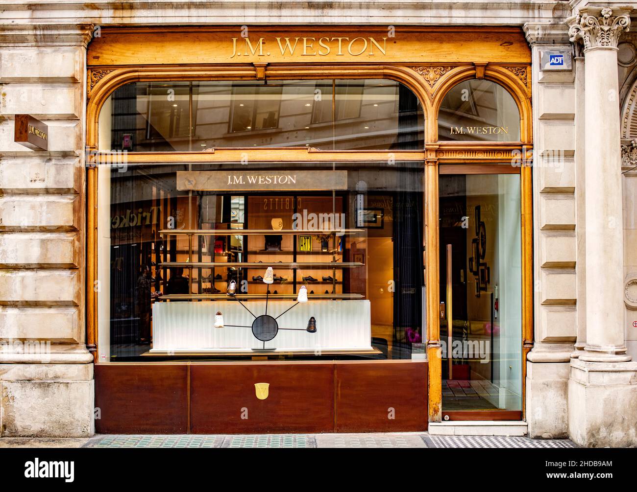 J M Weston, un'azienda di lusso francese di lusso fondata da Edouard Blanchard nel 1891; il negozio a Jermyn St, St James, Londra Foto Stock