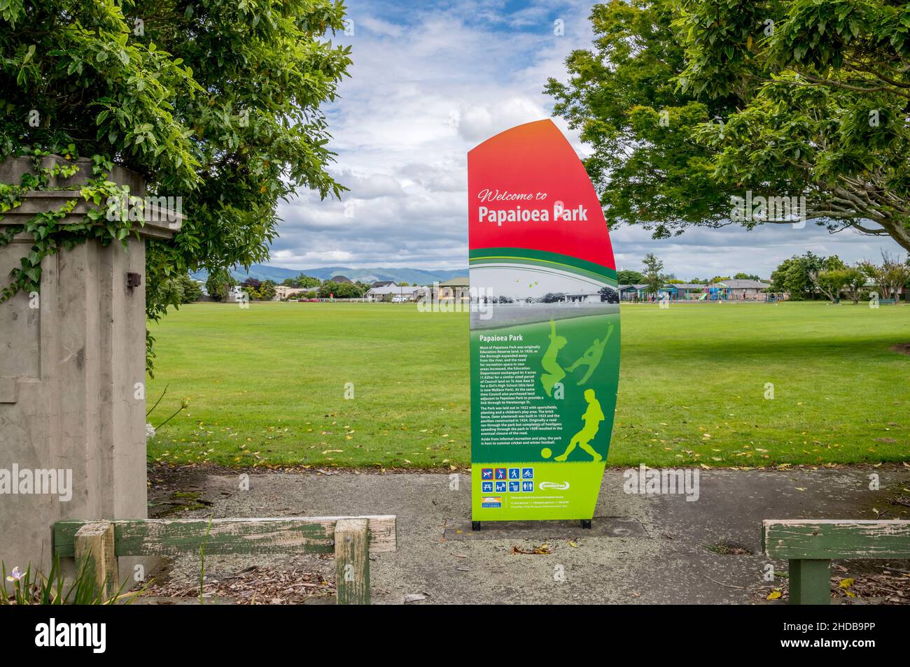 Ingresso al Parco Papaioea a Palmerston North. Uno spazio pubblico verde in città per varie attività fisiche e giochi Foto Stock