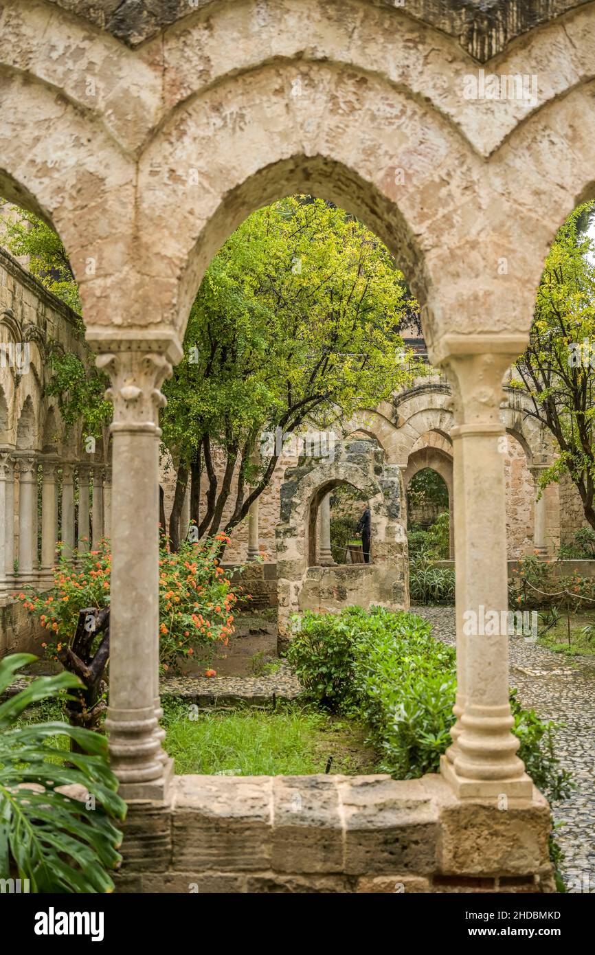 Kreuzgang Chiesa San Giovanni degli Eremiti, Palermo, Sizilien, Italien Foto Stock