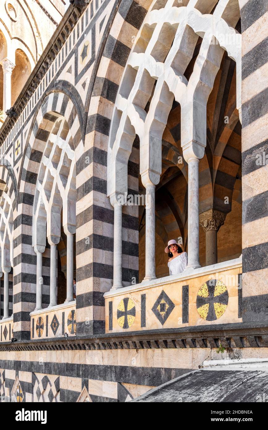 Costiera Amalfitana, Italia - Luglio 01 2021: Si affaccia dal balcone della Cattedrale di Sant'Andrea ad Amalfi, Italia Foto Stock