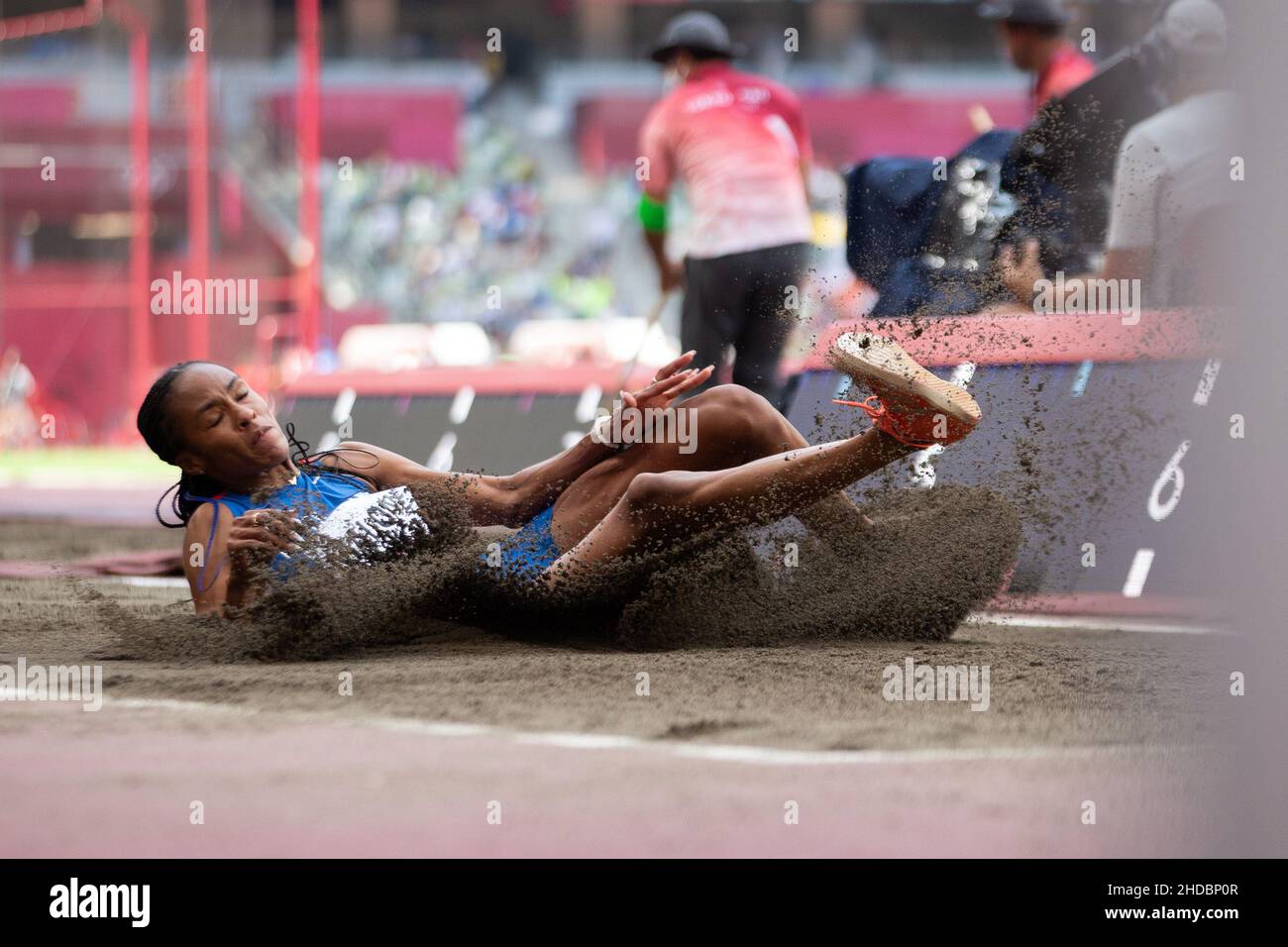 01 agosto 2021: Chantel Malone delle Isole Vergini Britanniche compete nella finale del salto lungo delle Donne durante la competizione di atletica allo Stadio Olimpico di Tokyo, Giappone. Daniel Lea/CSM} Foto Stock