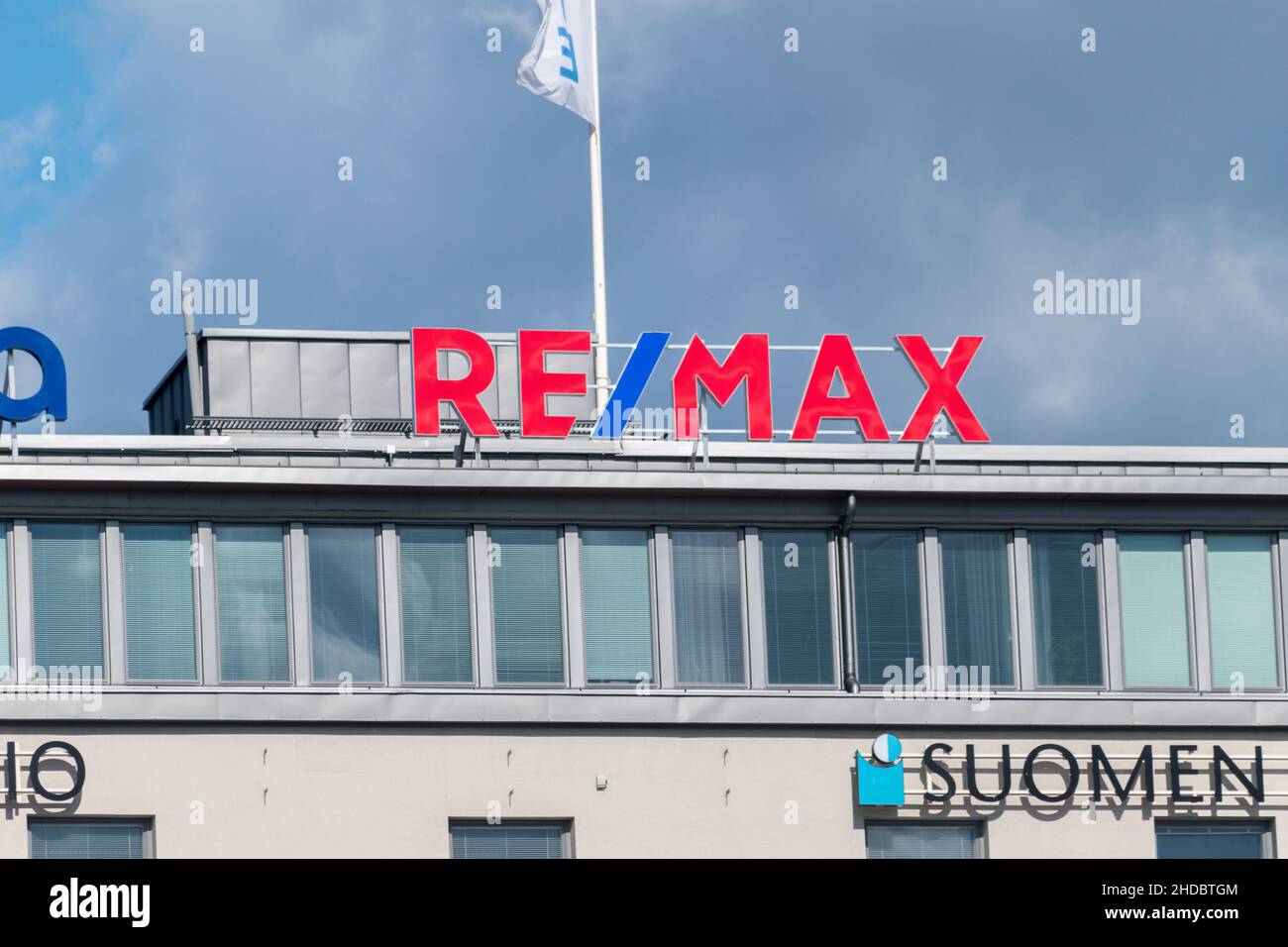 Turku, Finlandia - 6 agosto 2021: Logo DI RE MAX Real estate broker. Foto Stock