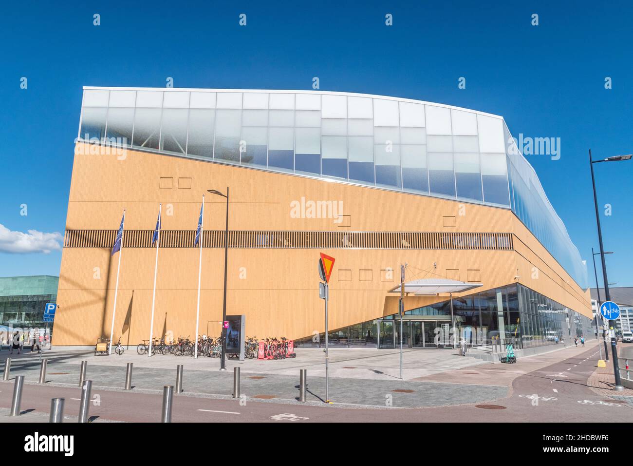 Helsinki, Finlandia - 5 agosto 2021: Biblioteca centrale di Helsinki Oodi. Nuova biblioteca di Helsinki chiamata Oodi. Foto Stock